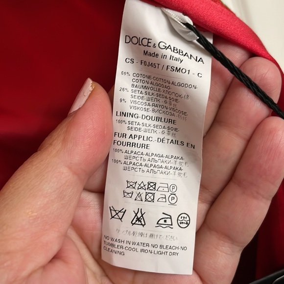 Dolce & Gabbana Red Jacquard Coat with Cherry Blossoms and Fur Collar - Picture 9 of 11